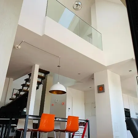 Exklusives Penthouse Im Ehemaligen Bunker *