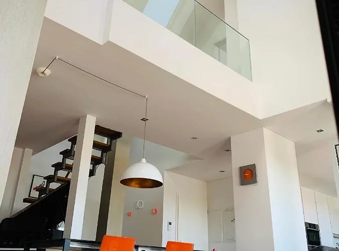Exklusives Penthouse Im Ehemaligen Bunker *